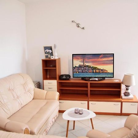 Apartment Matika, Terrace Apartment 10 Minutes Walk From Center Ровинь Экстерьер фото