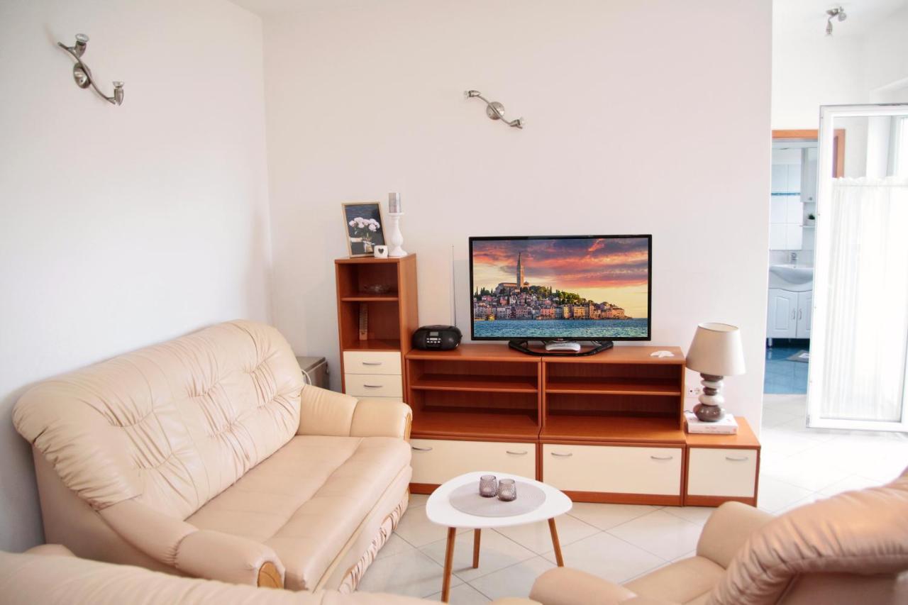 Apartment Matika, Terrace Apartment 10 Minutes Walk From Center Ровинь Экстерьер фото