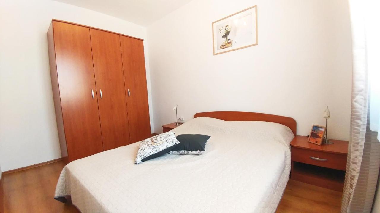 Apartment Matika, Terrace Apartment 10 Minutes Walk From Center Ровинь Экстерьер фото